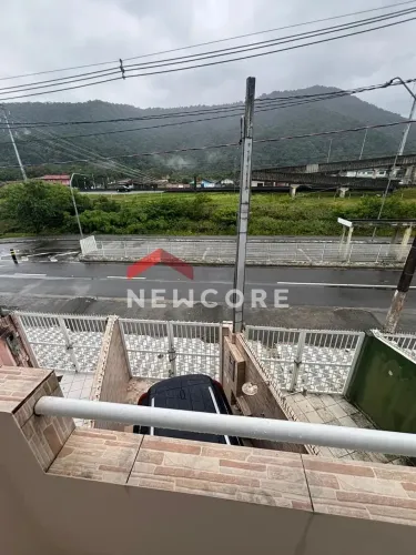 Sobrado em Avenida Doutor Roberto de Almeida Vinhas - Solemar - Praia Grande/SP