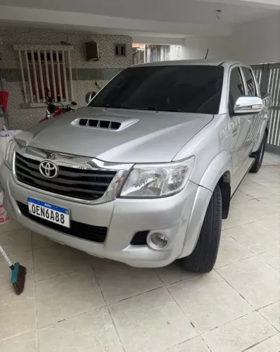 Toyota Hilux CD SRV D4-d 4X4 3.0 TDI Diesel AUT 2012