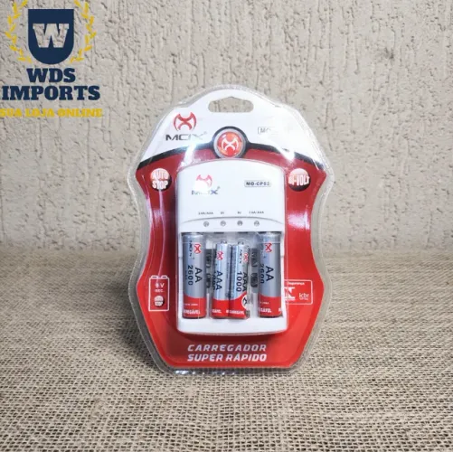 Carregador com 2 pilhas aa e 2 Pilhas aaa