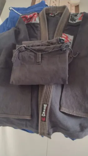 Kimono de jiu jitsu tamanho A3 completo com calça.