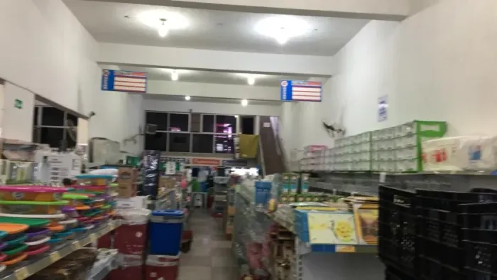 Ponto Comercial no Centro medindo 2000m2, com ótima localização.