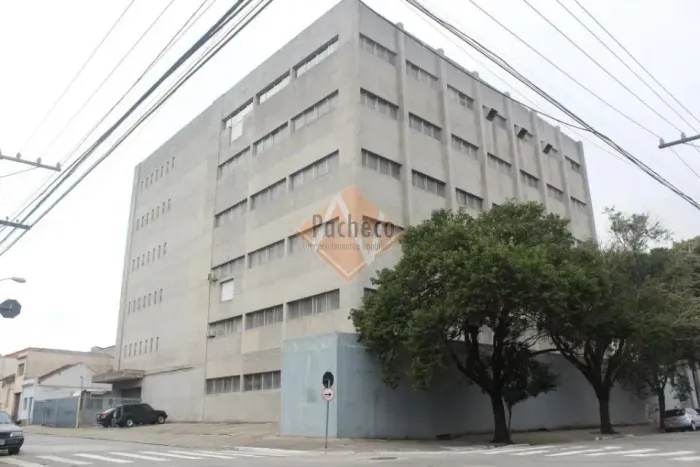 Prédio Comercial/industrial no Brás, 72 vagas, cabine primária, 9313 m². Venda R$35.000.00