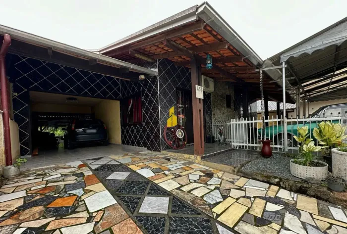 Casa Alvenaria no bairro Vila Germer Rendendo Aluguel e Aceita Negociações