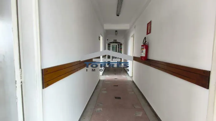 Área comercial com 08 salas prontas para receber seu negócio