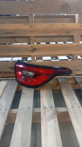 LANTERNA FIAT TORO SEM LED LADO DIREITO 16/23