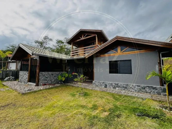 Casa semi nova estilo chácara à venda - 1000m² de área total - 15min do centro de Jacareí