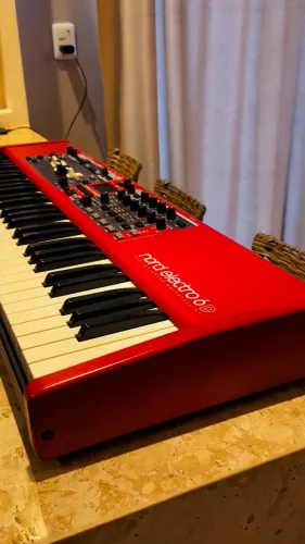 Nord Eletro 6D - 61 teclas