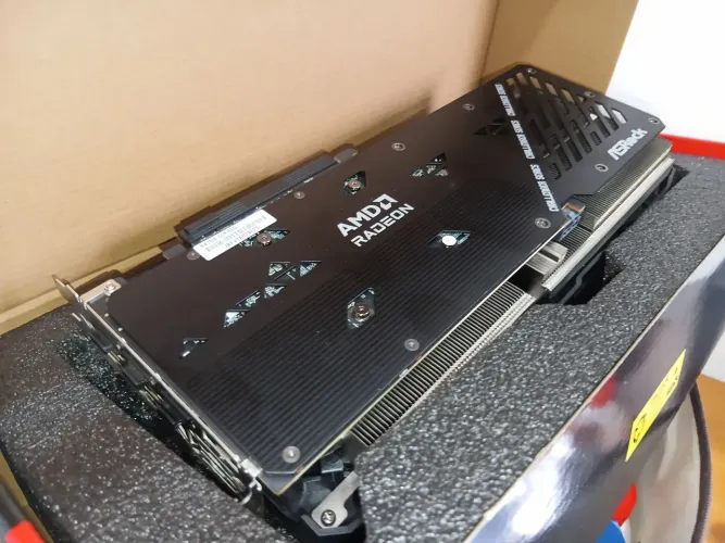 Placa de vídeo RX 7600, 8gb, triple fan