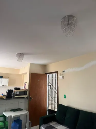 Vende-se apartamento com 2/4 , cozinha americana e 1 banheiro