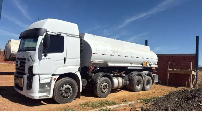 Caminhão tanque  30/330