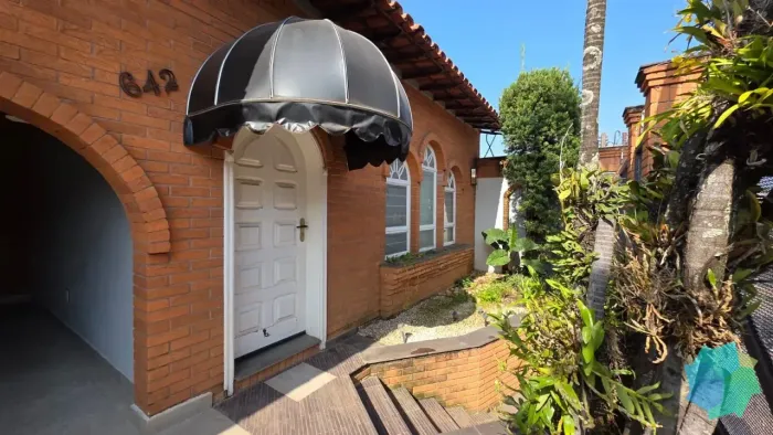 EXCELENTE CASA À VENDA | VILA TEIXEIRA | A 2 MINUTOS DO CENTRO | 253m² DE TERRENO | R$ 950
