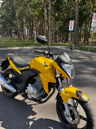 Vendo CB 300 no ponto de transferir