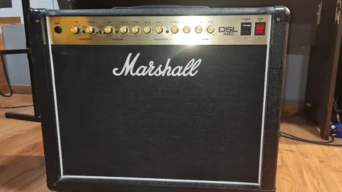Marshall DSL 40 C Valvulada Semi Nova usada poucas vezes