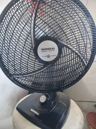 Vendo ventilador com apenas 2 meses de uso Mondial 6 pas super Power 40 preço negociável 