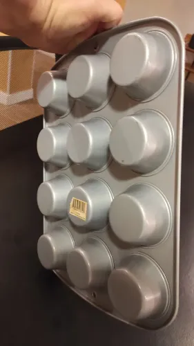Forma para cupcake com várias cavidades.