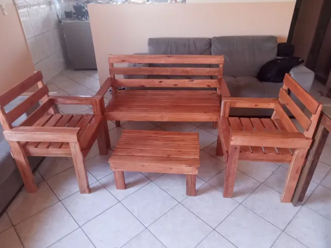 Conjunto de banco e duas poltronas rústico