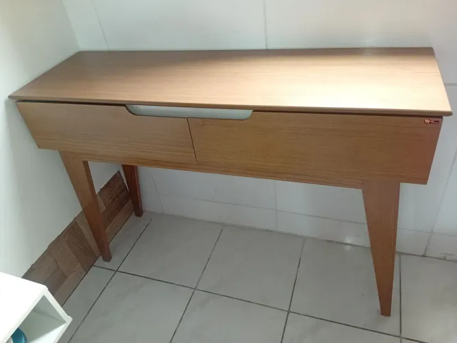 Aparador novo sem marcas de uso 