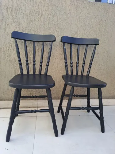 Conjunto duas cadeiras madeira