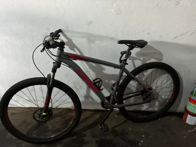 Bicicleta MTB Oggi Hacker HD - Câmbio Shimano Acera & Freios Hidráulicos