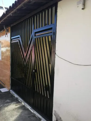 Vendo excelente casa com 2 quartos em condomínio fechado - Santos Dumont - Maceió - AL