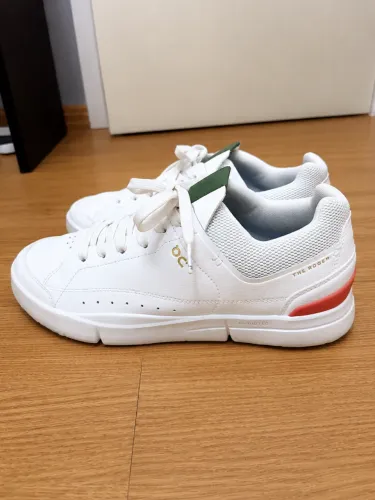 On Running THE ROGER Centre Court White Coral Tamanho 42 Semi-novo usado apenas 3 vezes