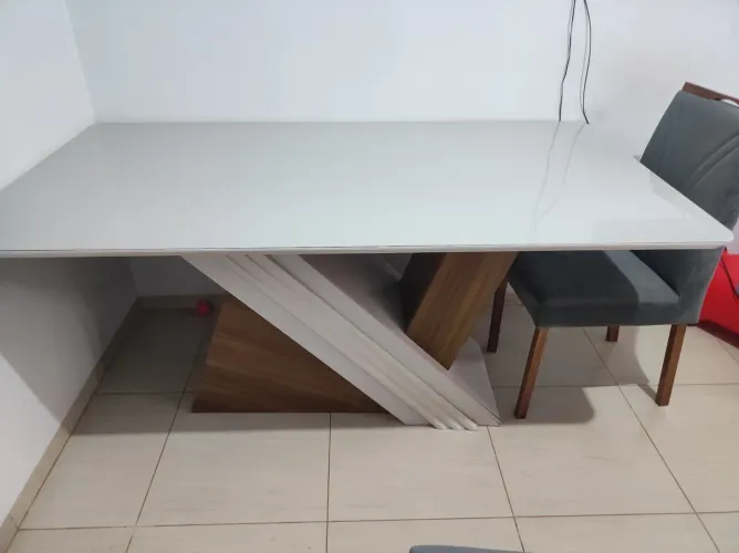 Vendo mesa de luxo com tampo de vidro e 6 cadeiras