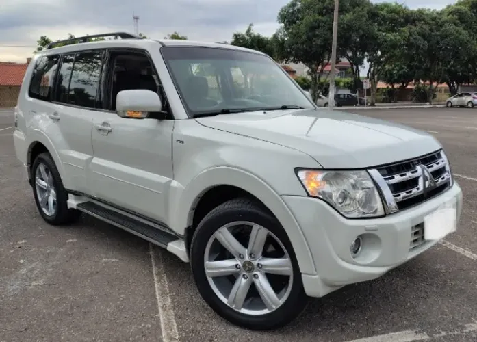 Mitsubishi Pajero HPE Full 3.2 4X4 T.i.dies. 5P AUT 2013