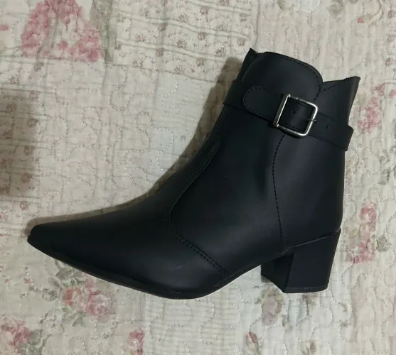 Bota cano curto nova