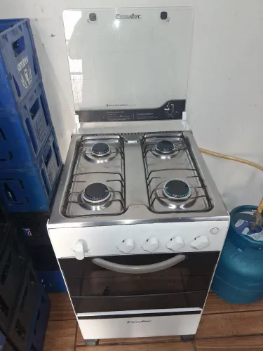 Vendo fogão 4 bocas com mangueira e registro