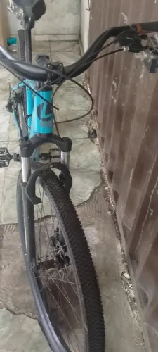 Estou vendendo uma excelente bicicleta da marca Lotus ,aro 29,quadro 17 e 21 marchas .