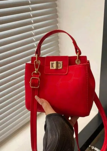 Bolsa vermelha pequena