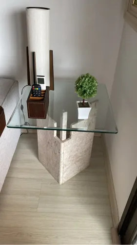 Mesa de jantar com pés de mármore Carrara, medida 1,40 x 80 e mesa lateral 