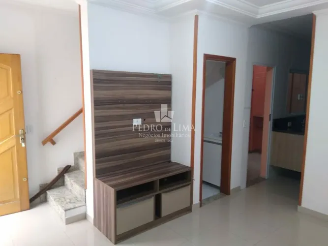 Sobrado de Condomínio Fechado com 2 suítes, sala, Cozinha, lavanderia, 1 Vaga na Penha de