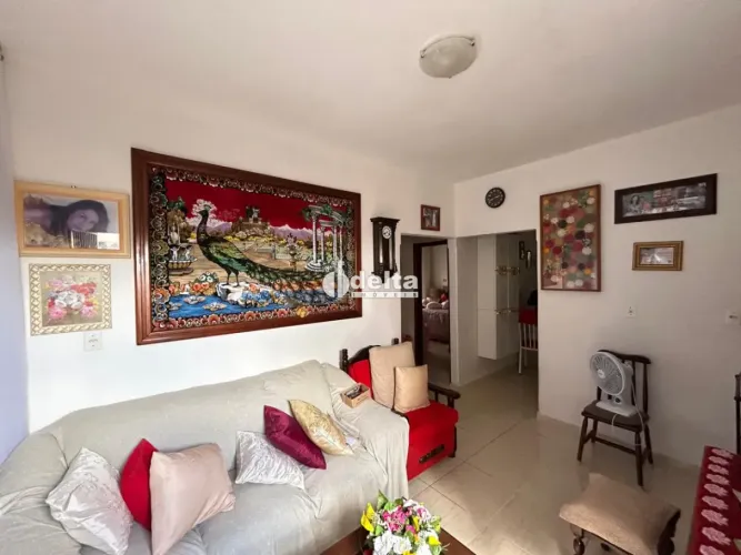 Casa com 2 quartos disponível para venda no bairro Shopping Park em Uberlândia-MG