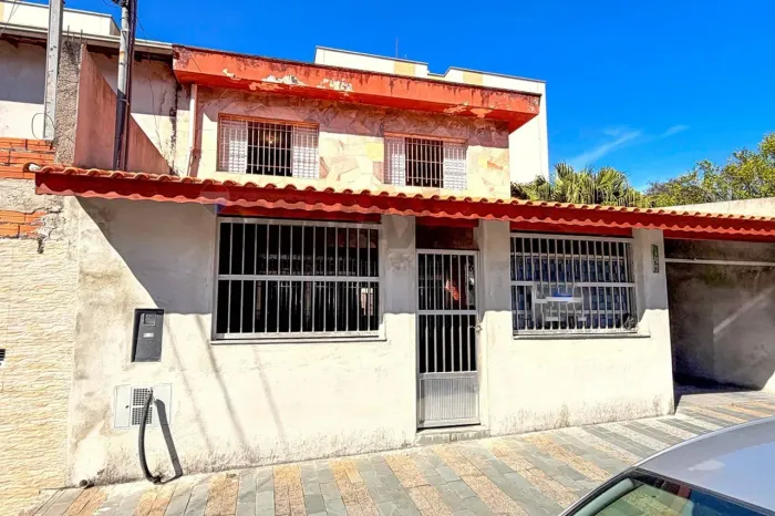 Casa a Venda com 3 quartos no Centro Alto, Ribeirão Pires, SP