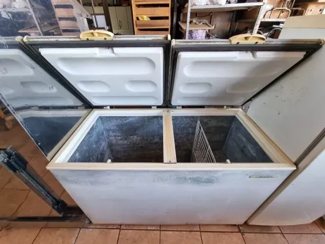 Freezer e refriferador Horizontal Metalfrio de 419 litros 127 volts funcionando 100%