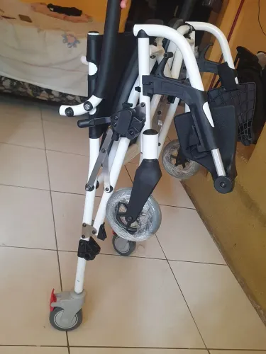 Vende-se cadeira de banho zerada nunca usada