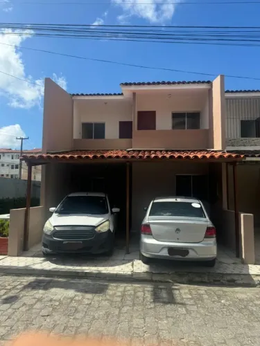 ALUGO: Casa Cond. Fechado C/ 4/4 e 3 Suite