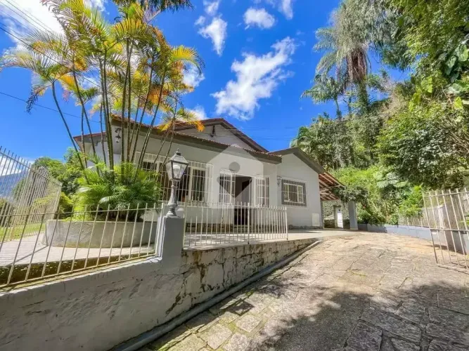 Casa linear para venda com 4 quartos, 1496m² - Retiro - Petrópolis/RJ