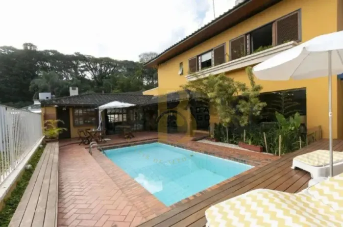 Casa com 600 m², 5 quartos sendo 5 suítes à venda no bairro Alto de Pinheiros.