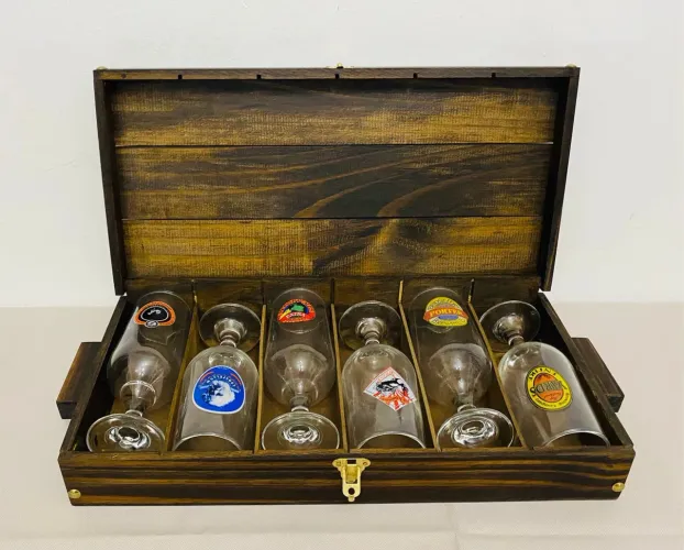 Kit Antigo Copos de Chopp Cerveja Coleção com Baú de Madeira Rústico