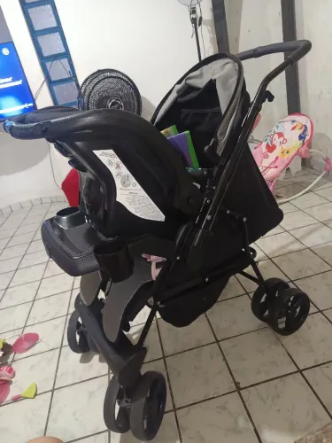 Carrinho e bebê conforto