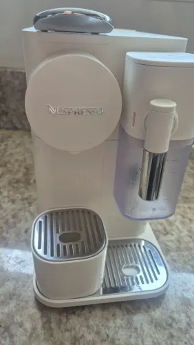 CAFETEIRA NESPRESSO LATTISSIMA