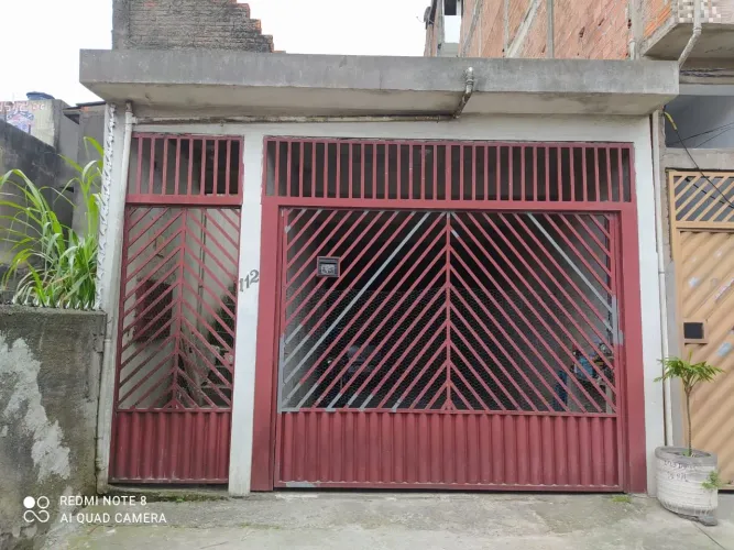 Salão com terreno para construir.