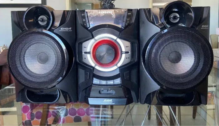 Mini System Samsung Giga Sound Blast MX-F630/ZD, que possui potência de 190 W RMS