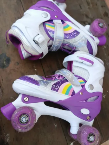 Patins squard com led na rodas Galaxy com leve aranhões.