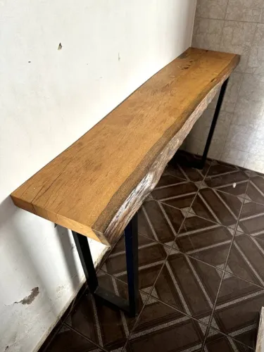 Aparador de tampo de prancha com borda orgânica aparador alto padrão rústico
