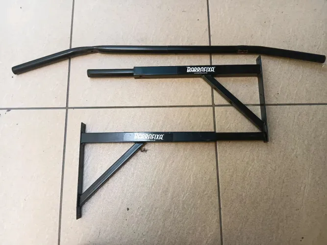 Barra fixa multifuncional para exercícios 