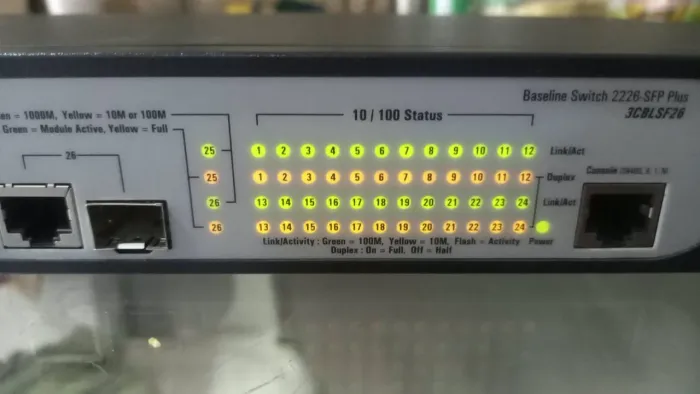 Switch 3Com Baseline  2226-SFP Plus + HD de 500gb para SERVIDOR 