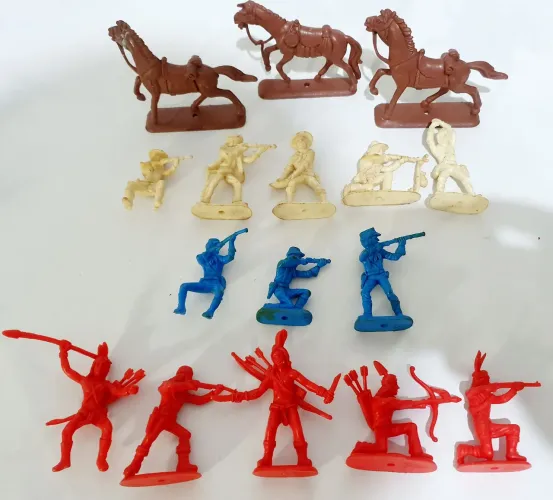 SOLDADOS ÍNDIOS CAVALOS MINERADORES CONFEDERADOS MINIATURAS GULLIVER FORTE APACHE ANOS 70